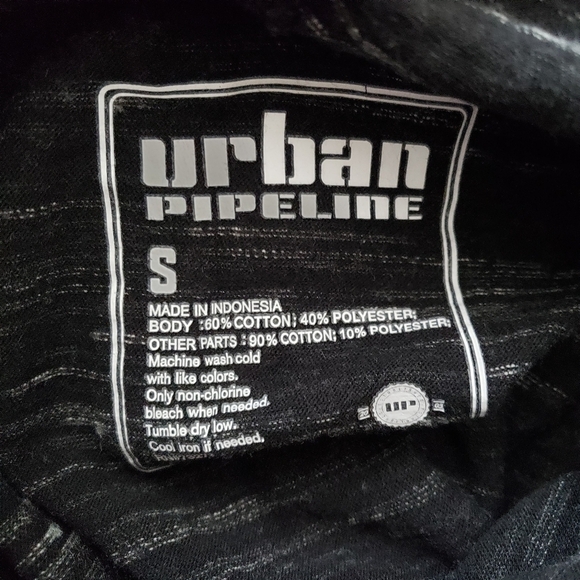 Urban Pipeline NWOT Boy Small Colorblock Long Sleeve Shirt Hooded Black Red Grey - Picture 2 of 5